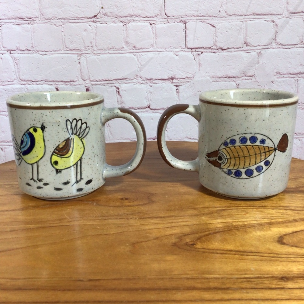 Vintage Speckled Stoneware Hand Painted Bird and Fish Mug Pair - Picture 3 of 8